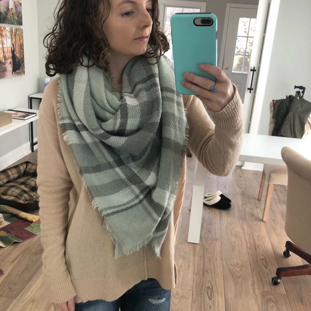Grey blanket scarf